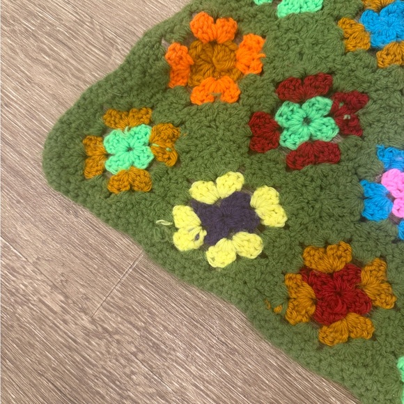 Handmade Afghan Green Granny Square Crocheted Blanket 62 x 58 - Picture 6 of 6